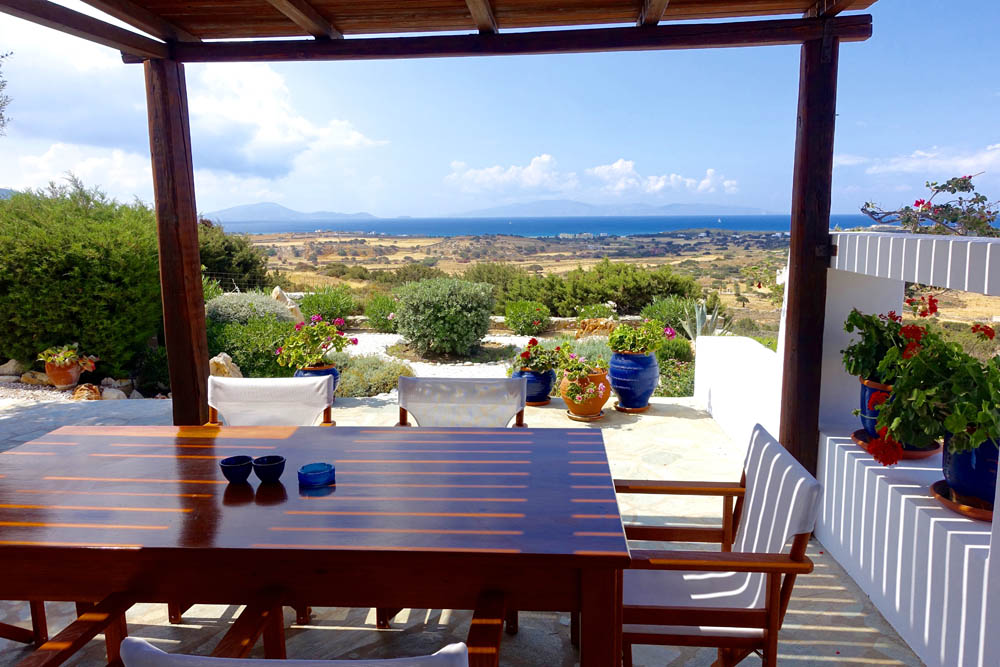 Villa E outdoor dining and view