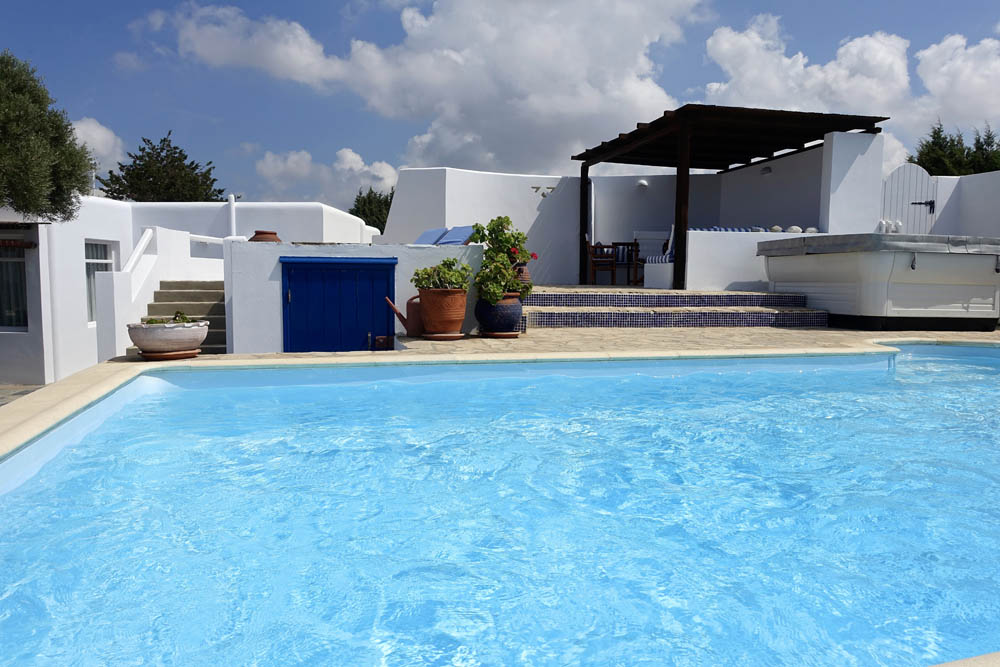 Villa E patio and pool